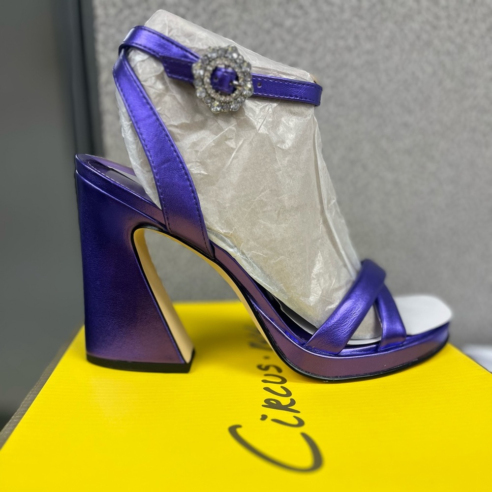 Women’s thick heel sandal